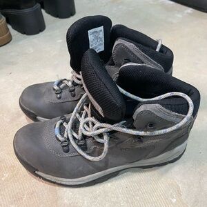 Columbia women’s size 7 winter boots